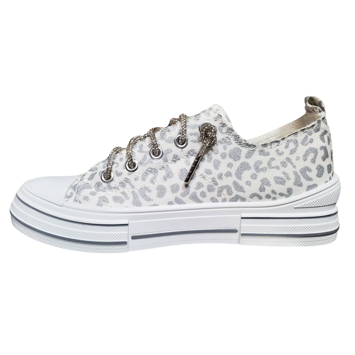 Very G Womens Aman Prints Lace Up Canvas Sneaker, White Silver