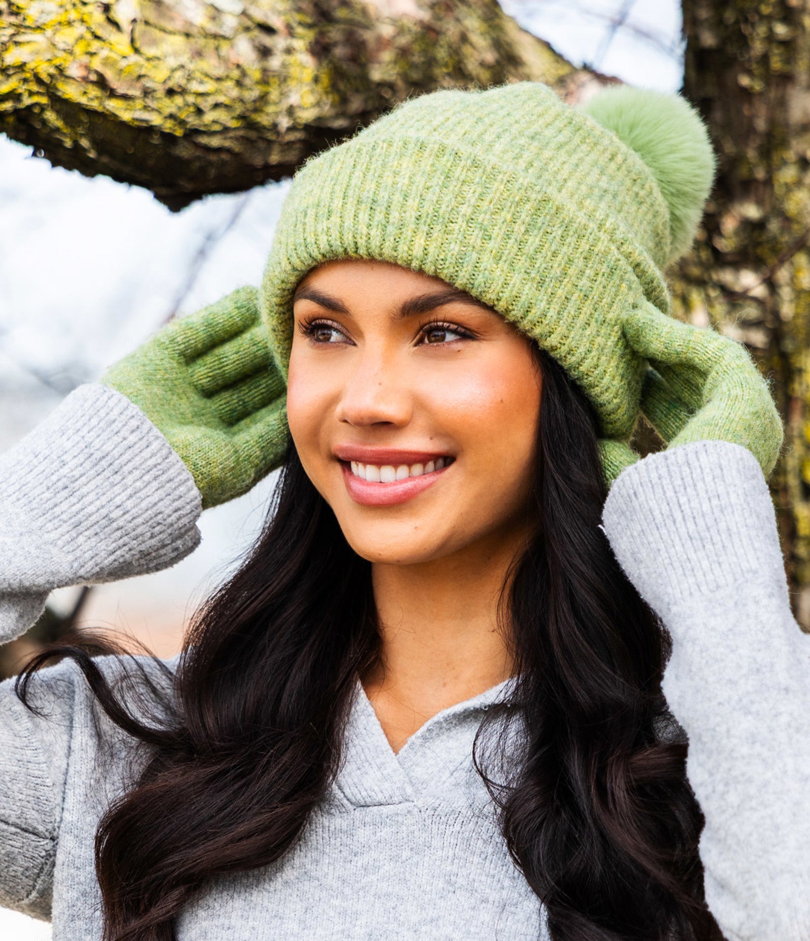Britt's Knits Womens Powder Knit Ultra Soft Pom Hat