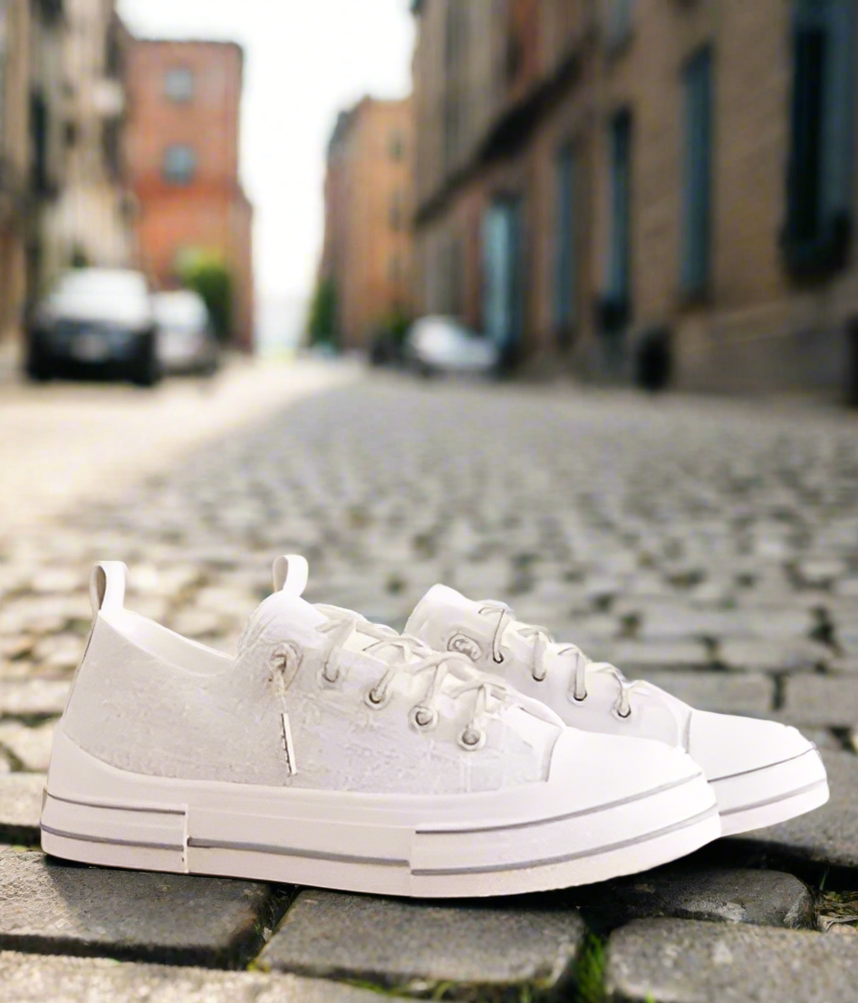 Very G Womens Aman 2 Lace Up Canvas Sneaker, White