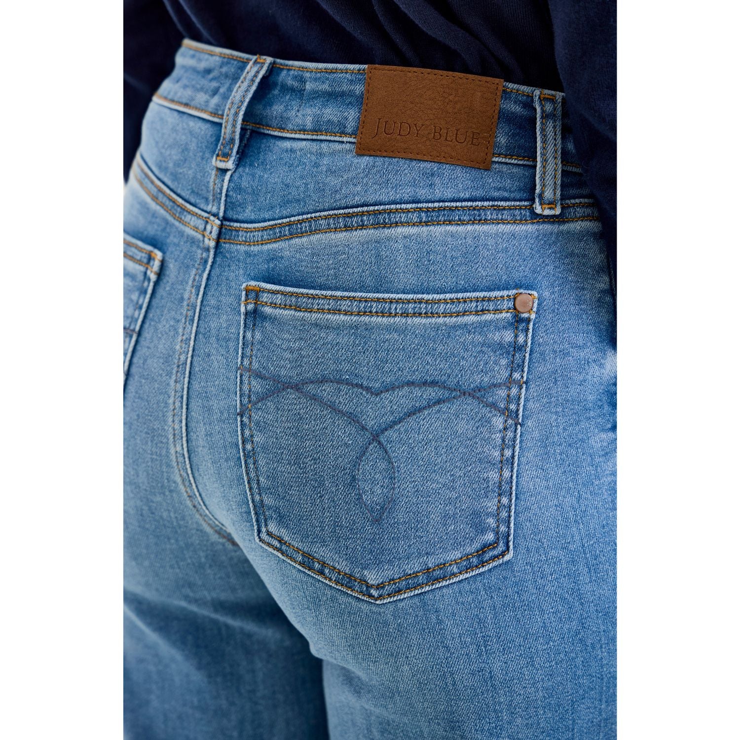 Judy Blue Womens Claudia Mid Rise Wide Leg Ankle Length Jeans- Medium Ease Blue