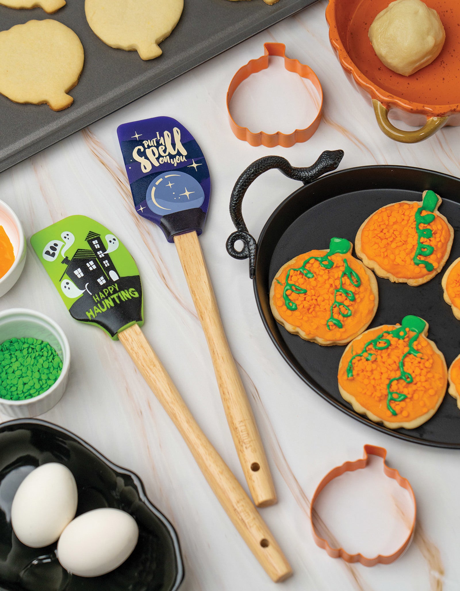 Krumbs Kitchen Halloween Spatula and Cookie Cutter Baking Set