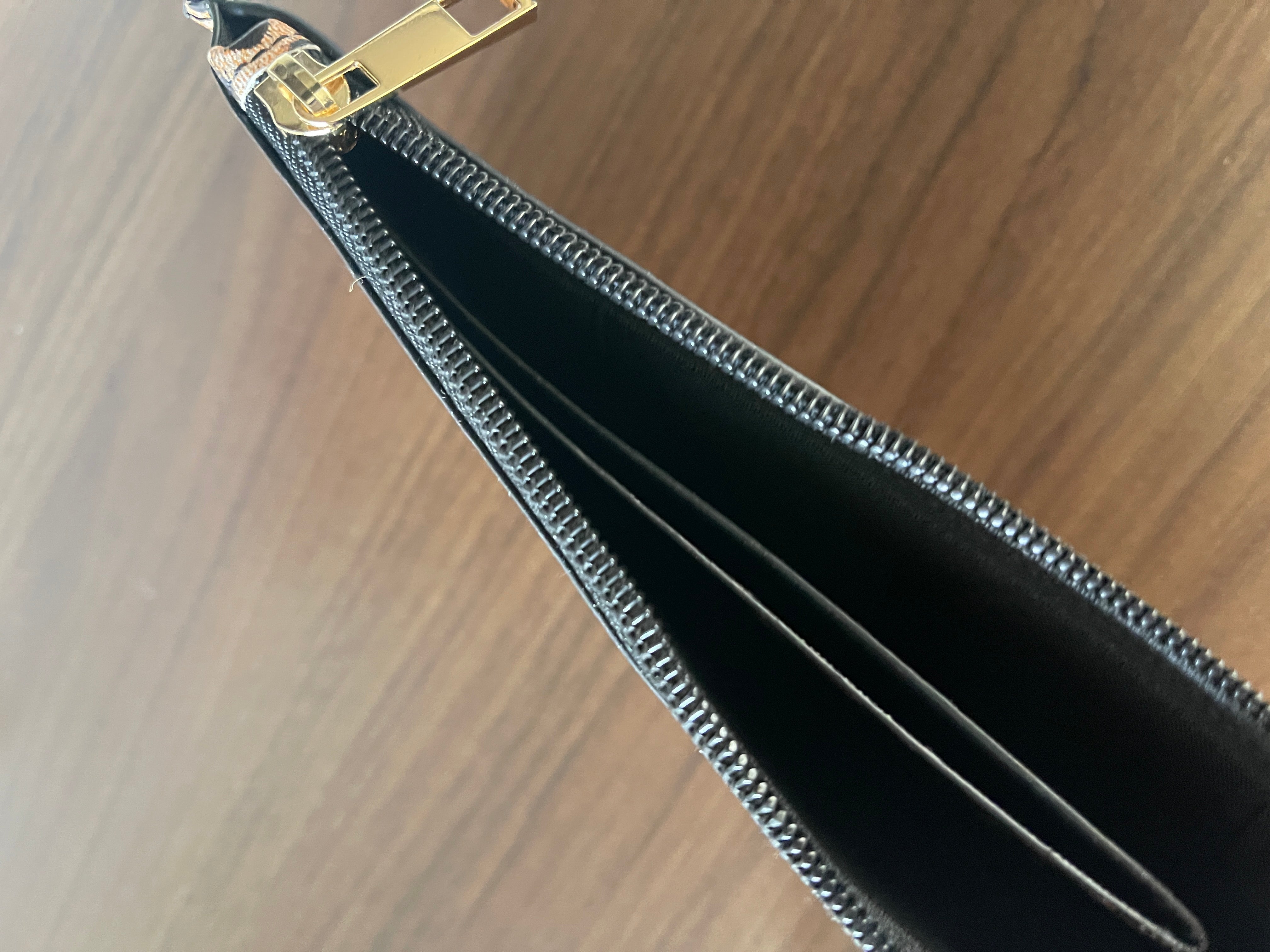 Story Wristlet in Black, Small