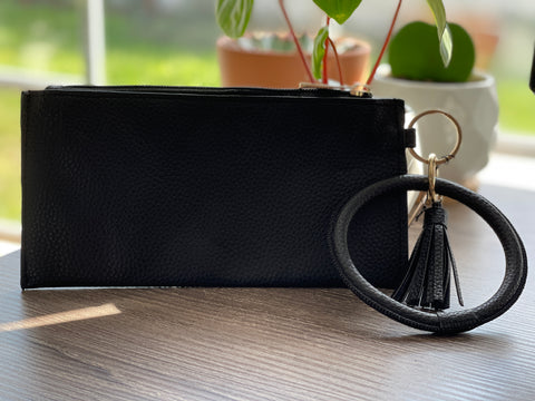 Story Wristlet in Black, Small