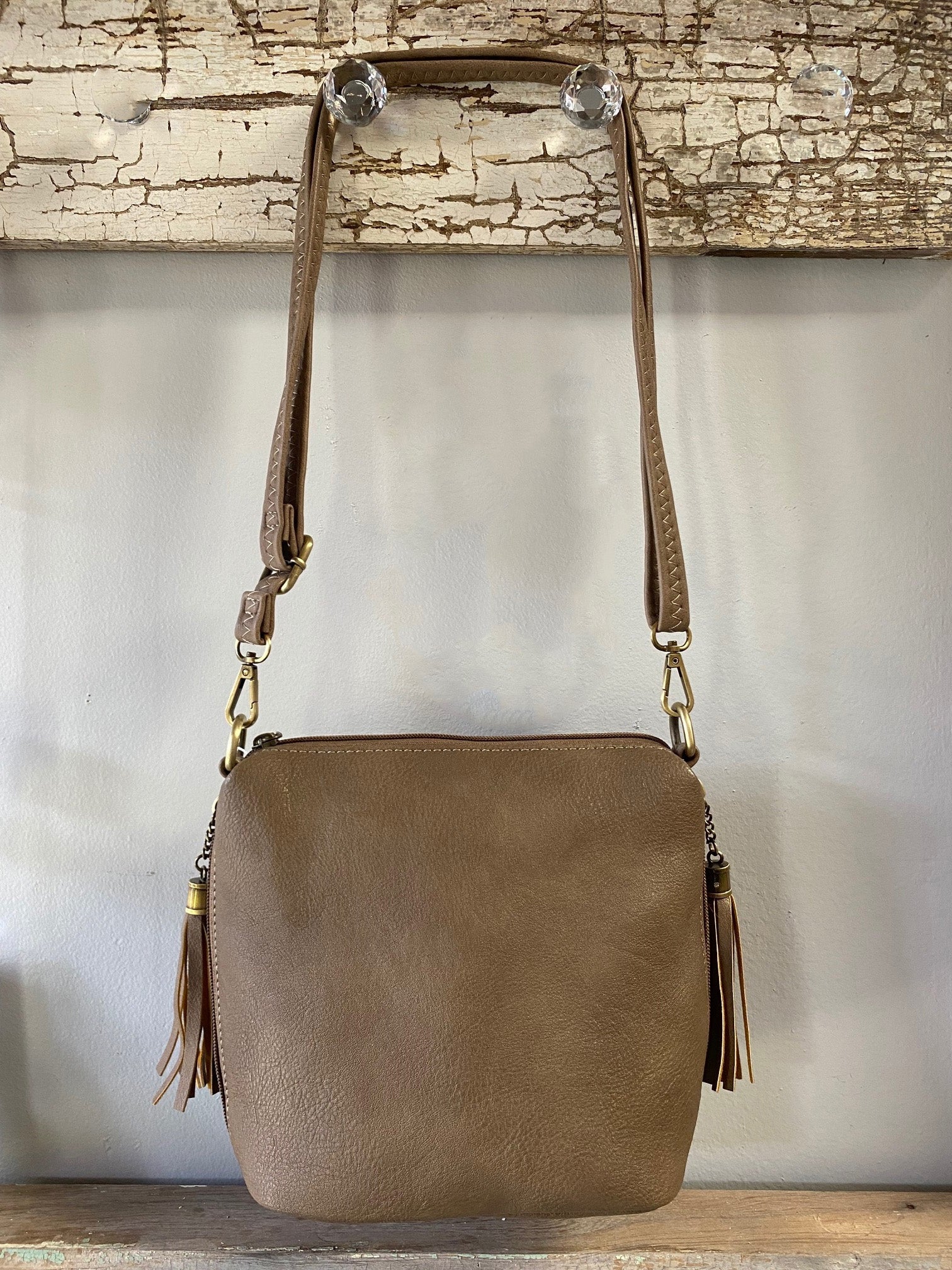 Jen & Co. Womens Dylan Vegan Leather Crossbody Concealed Carry Handbag